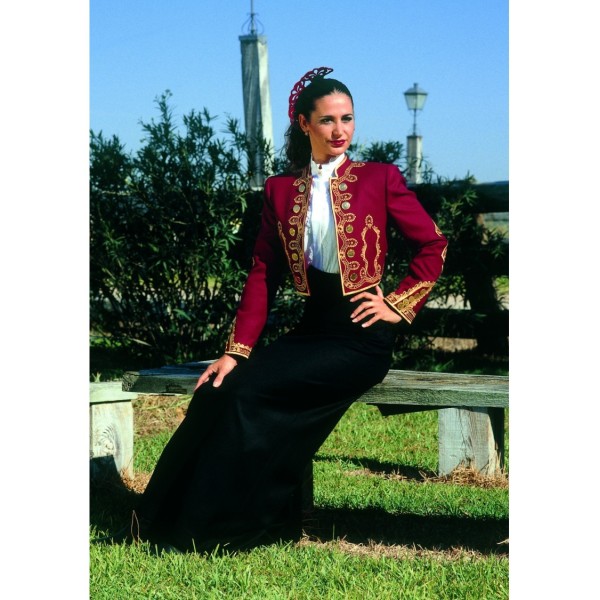 Conjunto Chaqueta belmonte y falda amazona