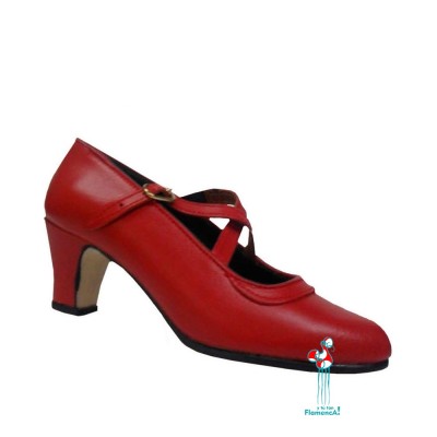 zapato rojo en piel con una correa