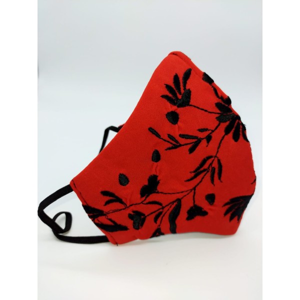 Mascarilla de flamenca. Roja con bordado flor negra