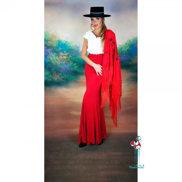 Falda de ensayo de flamenca  roja combinada con camisa blanca flamenca.
