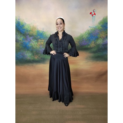 Camisa negra con volantes y carruchas