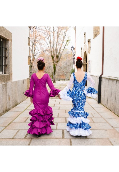 Que diferencia hay entre traje de sevillana y traje de flamenca